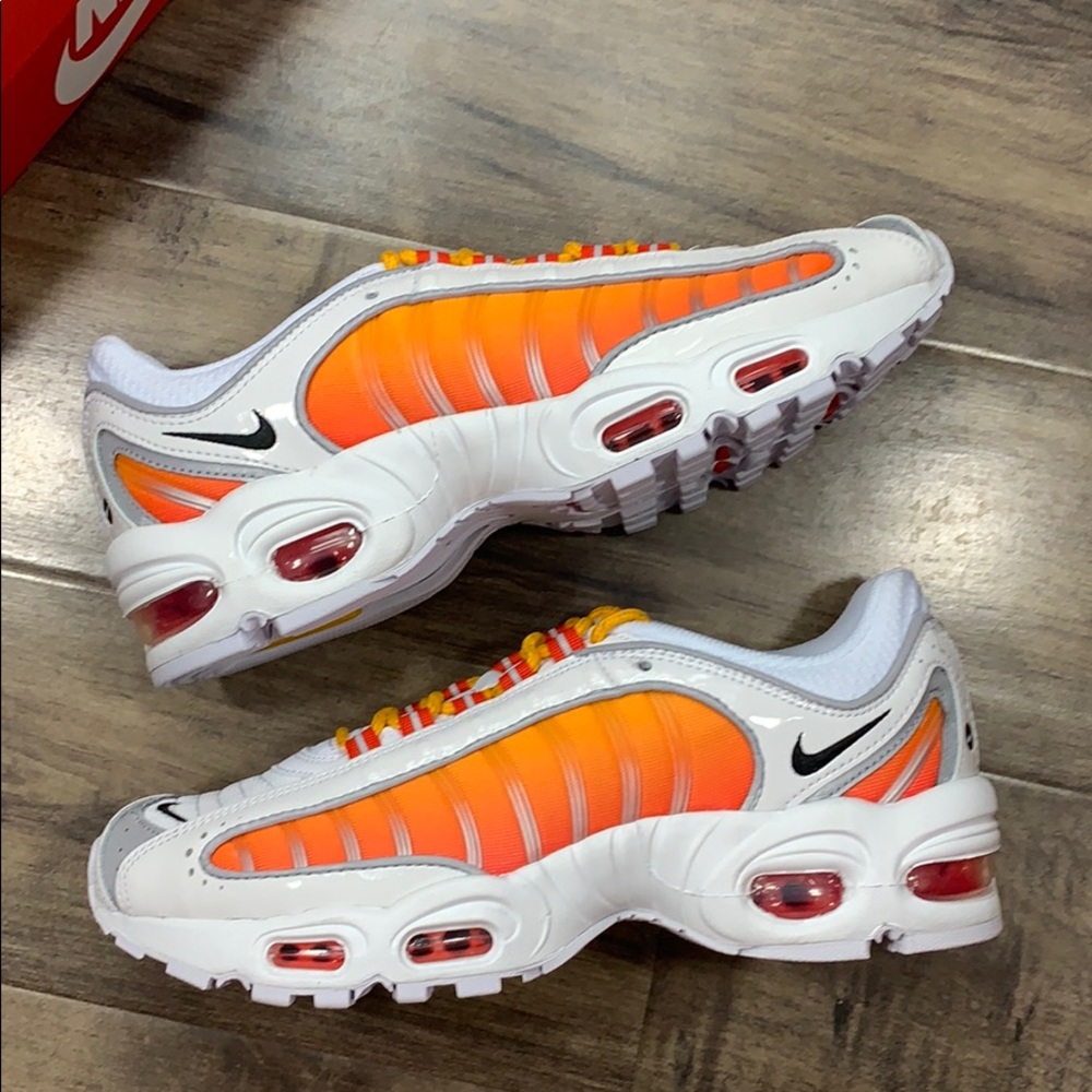 NIKE W AIR MAX TAILWIND IV NRG - Picture 10 of 16